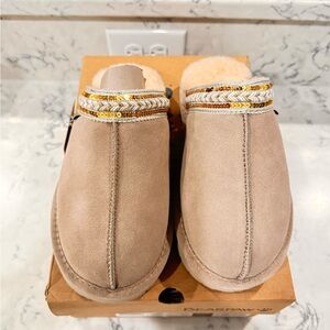 BearPaw Beige Women's Slippers with Patterned Trim